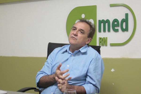 “Imagem do médico está sendo desgastada”, alerta Geraldo Ferreira