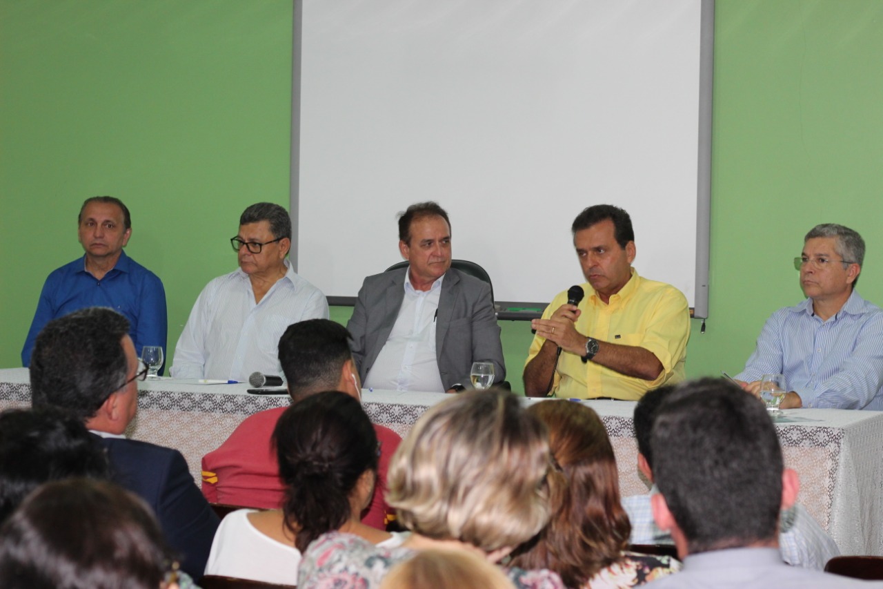 Candidato a governador Carlos Eduardo (PDT) visita Sinmed na Semana do Médico