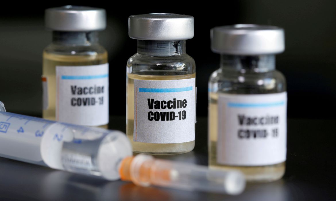 SMS de Natal informa que médicos  não imunizados devem ir até postos de vacinação Covid