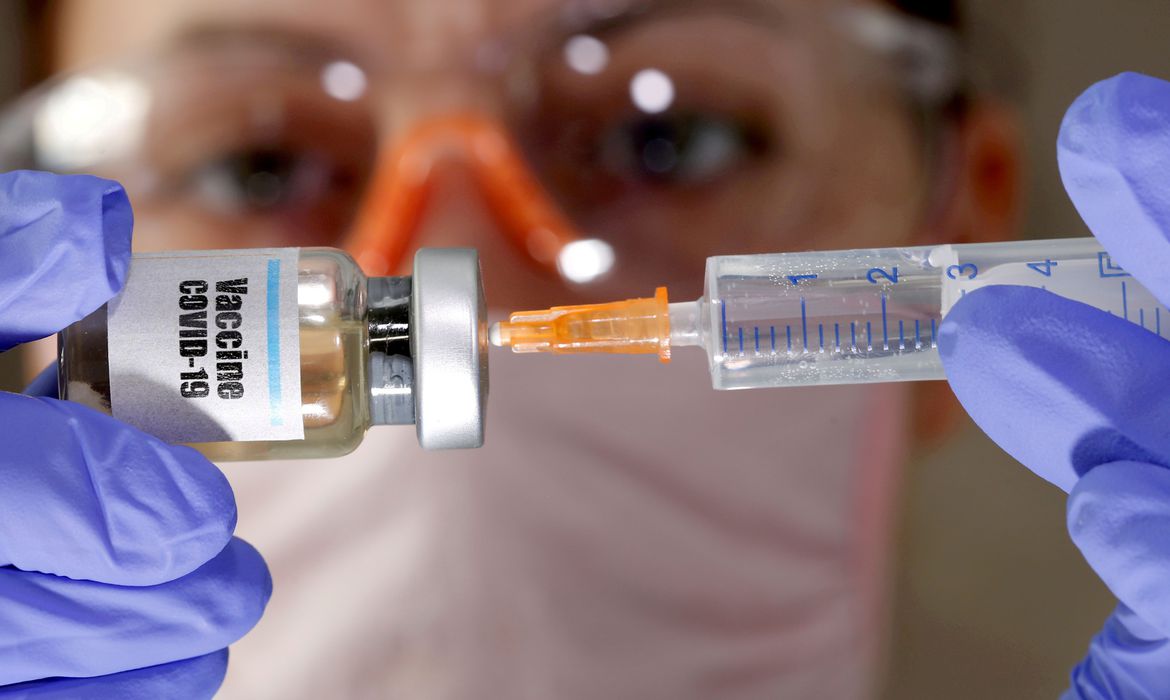 Sinmed solicita ampliação de postos de vacinação para profissionais da saúde