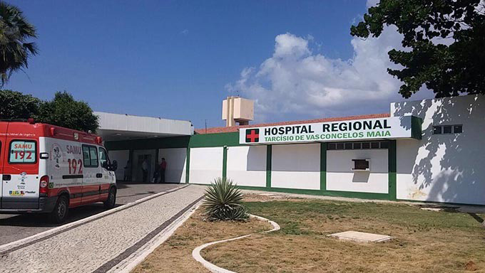 Médicos do Hospital Tarcísio Maia reivindicam pagamento imediato do mês de maio