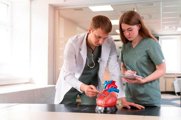 Entidades médicas se preocupam com o aumento de faculdades de medicina pelo país