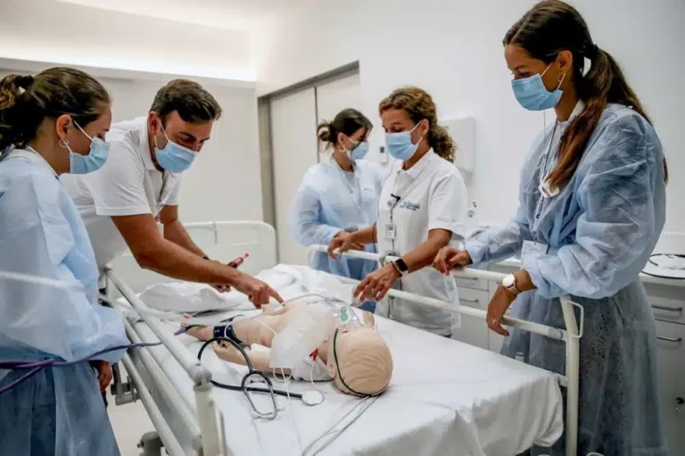 Fenam une sindicatos na luta nacional contra aberturas de escolas médicas e precarização do trabalho